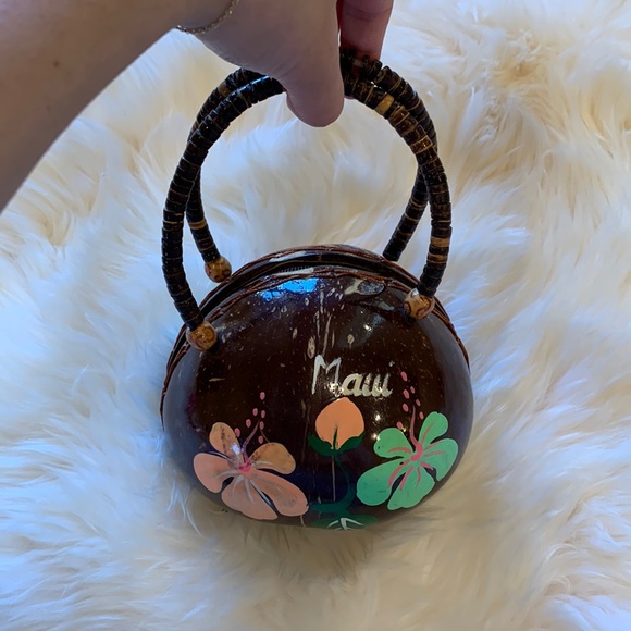 SHEIN Handbags - ♥️SOLD♥️Hawaiian Coconut shell bag